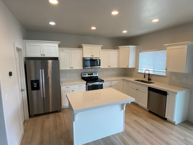 Photo - Beautiful House with basement apartment