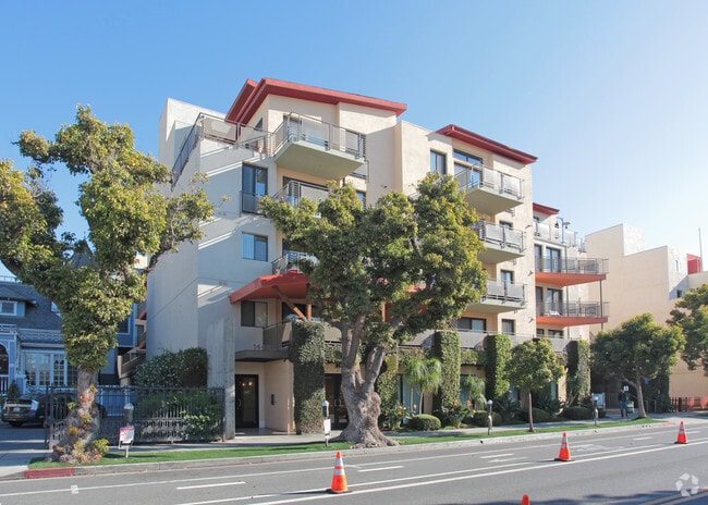 Building Photo - PR SM Capri LLC Rental