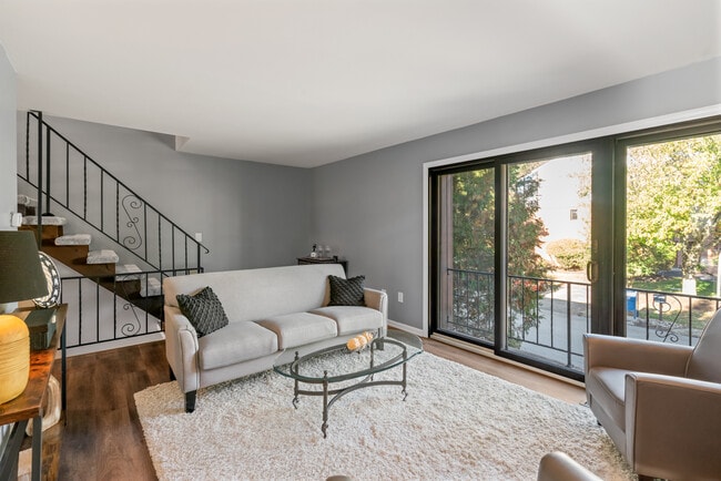 Photo - 238 Woodbridge Dr