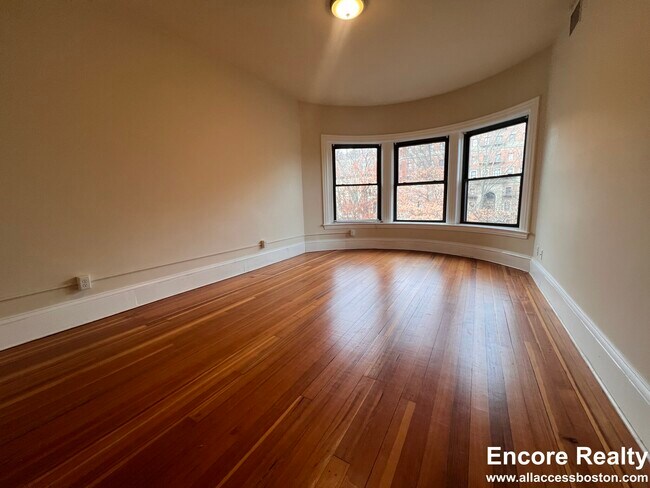 Building Photo - 1463 Beacon St