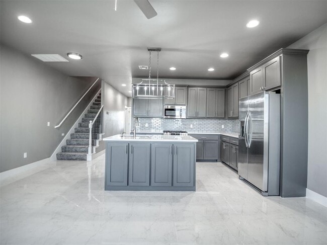 Photo - 609 Abadan Dr