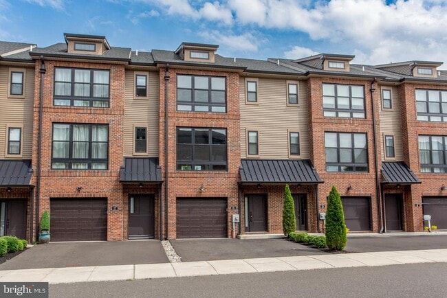 Photo - 25 Sienna Pl Townhome