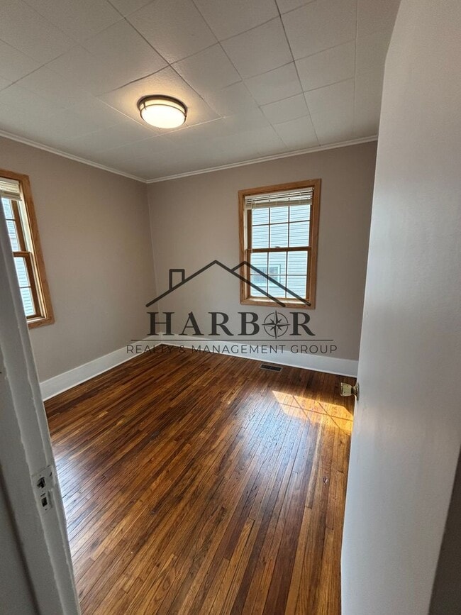 Photo - 800 8th Ave SE