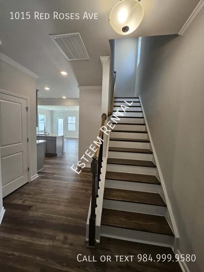 Photo - 1015 Red Roses Ave