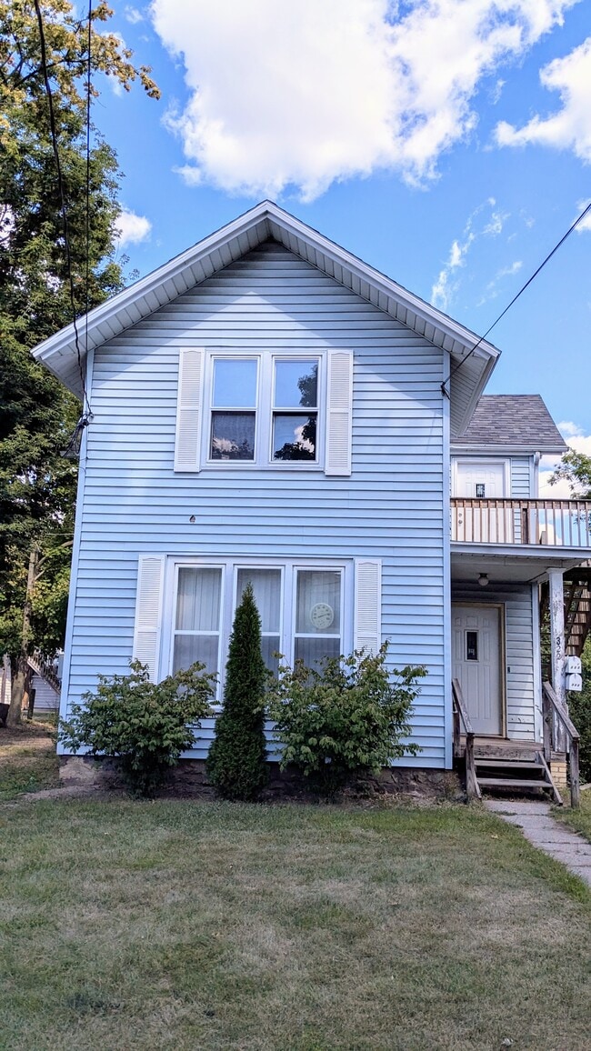 Building Photo - 322 W Maple St Unit #1