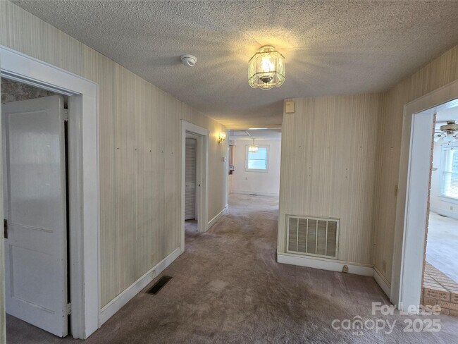 Photo - 142 Harris St