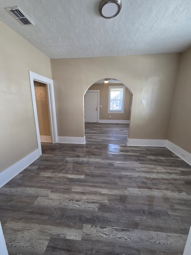 Photo - 930 Murphy St