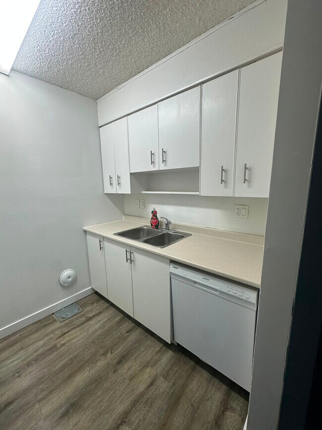 Photo - 8303-100 100 St NW Unit 1