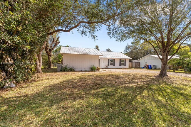 Building Photo - 1816 14th Ave SW