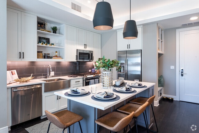 2BR, 2BA - 1008 SF