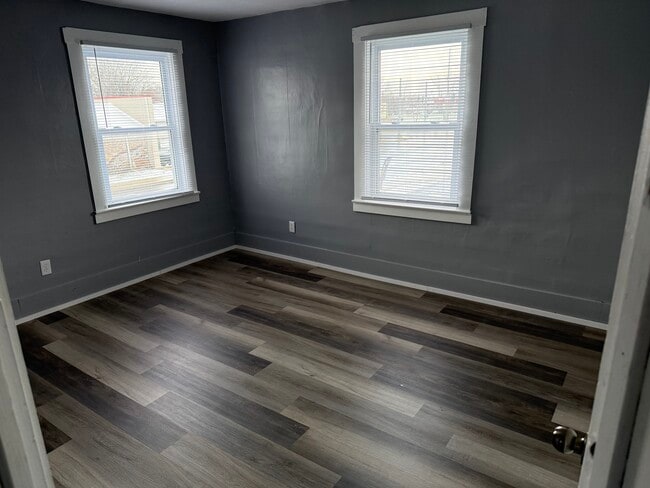 Dormitorio 1 - 1501 E Markland Ave