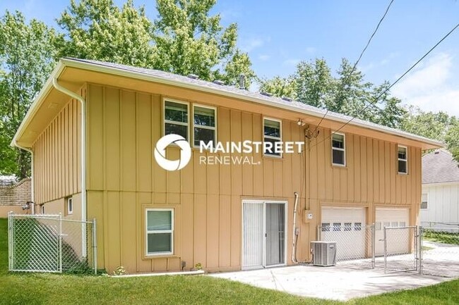 3 Bedroom Pet-Friendly Home in BLUE SPRINGS, MO with Main Street Renewal