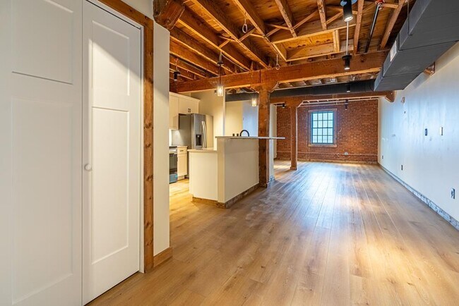 600 E Main St