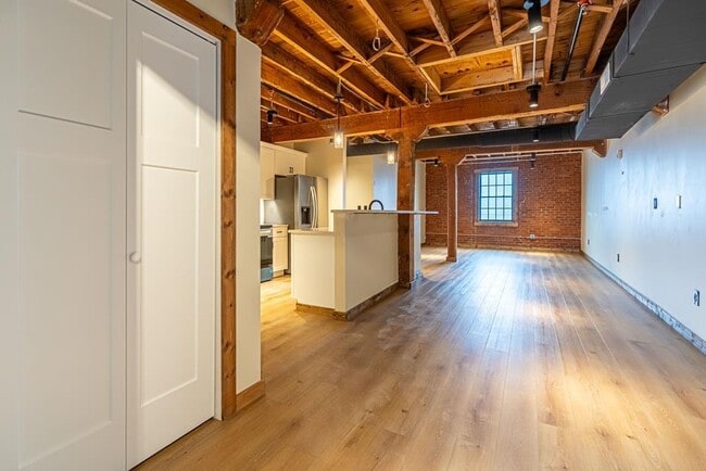 Photo - 453 E Main St