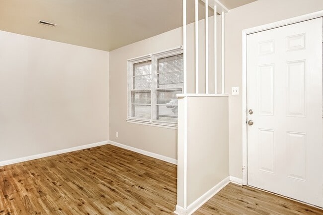 Photo - 2719 Oaktree Ln NW