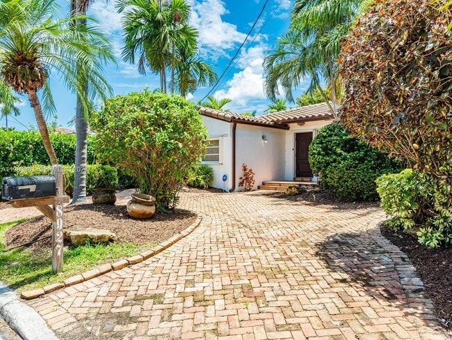 Photo - 8927 Hawthorne Ave