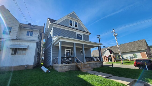 86 Congress St Unidad 22 Elm Street (Side Upper)