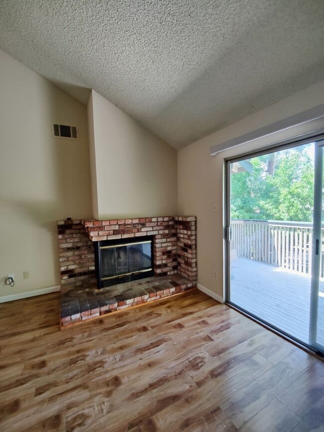 Photo - 748 Chadwick Ln