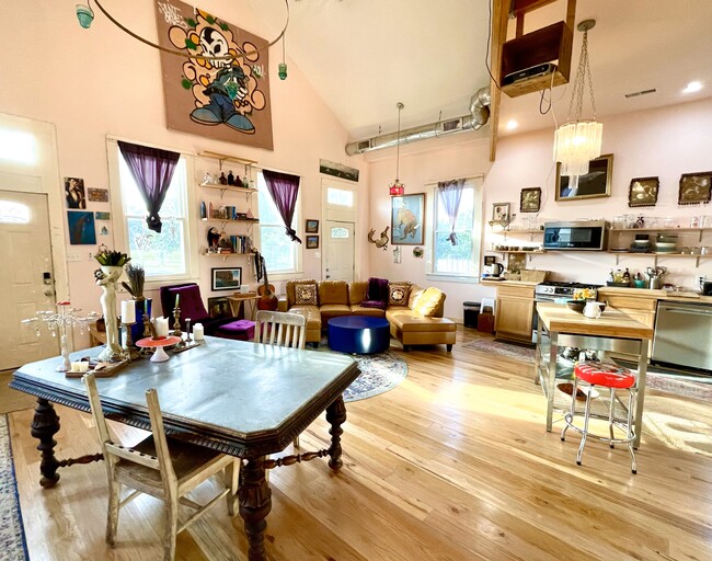 Photo - 3064 Saint Peter St