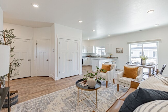 Photo - 3 Bed / 2.5 Bath Townhome in Sugar City