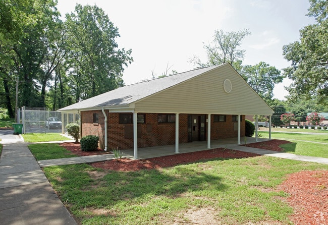 Photo - Tall Oaks Apartments