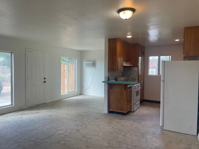 13429-4 DR-Kitchen - 13429 Davenport St Unit 4