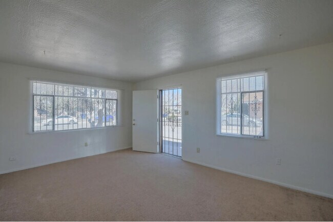 Photo - 3516 Crest Ave SE Apartamento