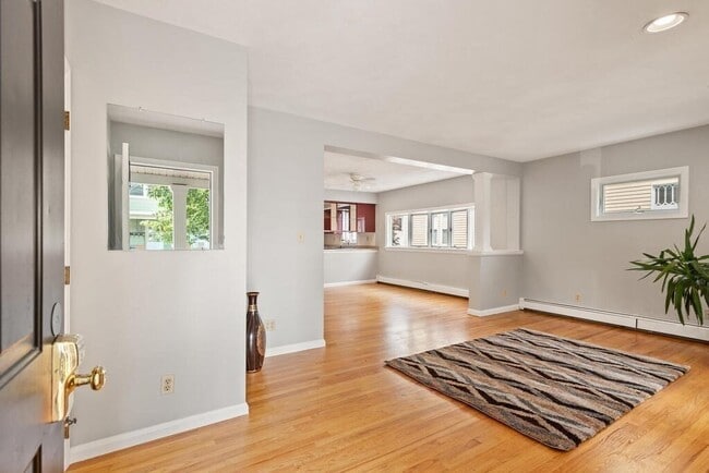 Building Photo - 44 Sunset Rd Unit 1