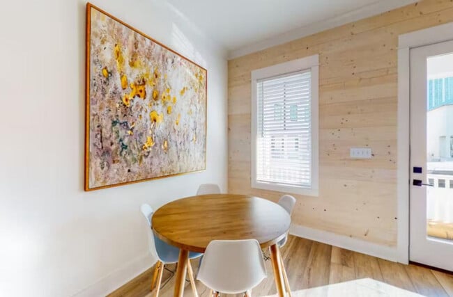 Photo - 7 W Gate Unit ID1322626P