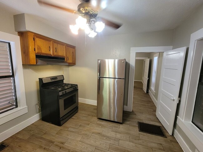 Photo - 820 Broadway Avenue J Unit REAR