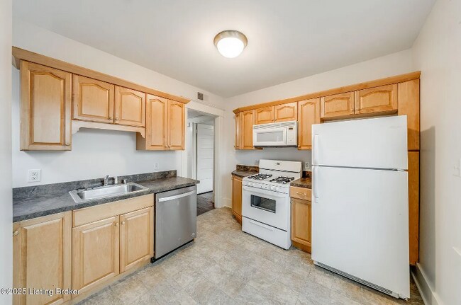 Photo - 1131 Everett Ave Unidad 2