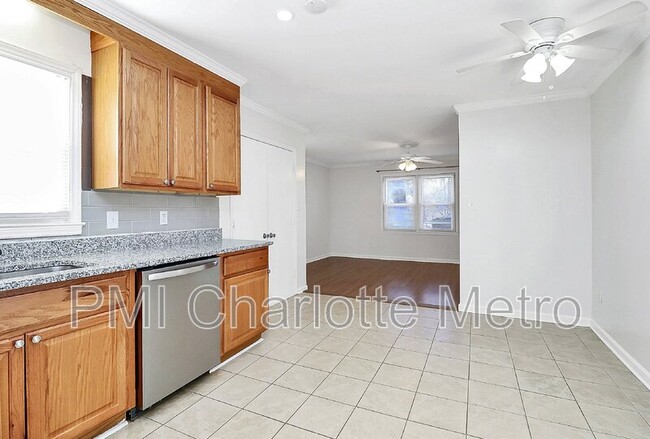 Photo - 9916 Windrift Rd