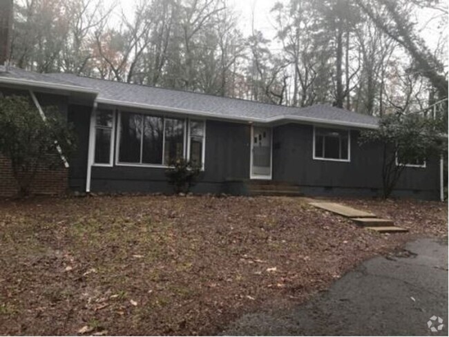 Building Photo - Large 3 bedroom home in East Ridge - Avail...