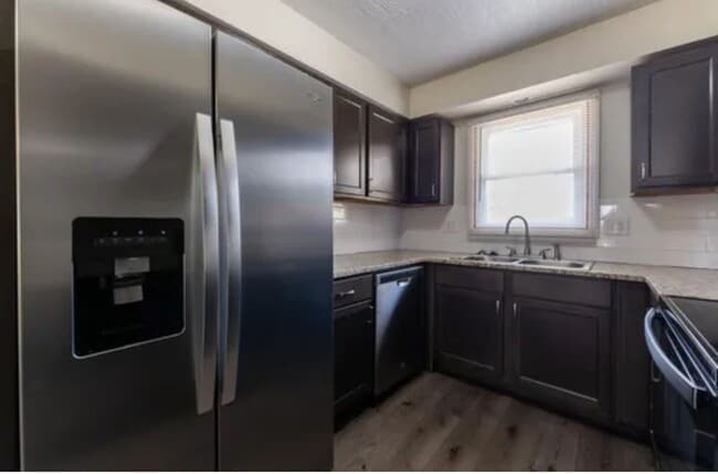 Photo - PRELEASING FOR MAY 2026!! Gorgeous 2 bedroom 2 Bath 2 Car Garage Duplex!!