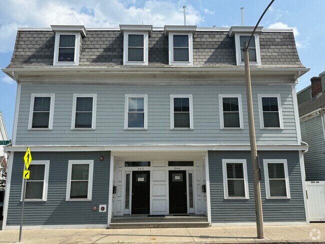 Building Photo - 342 Dorchester St Unit 1 Rental