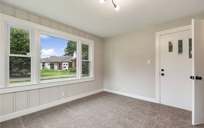 Photo - Modern 4 Bedroom Home with Granite Kitchen & Tiled Baths