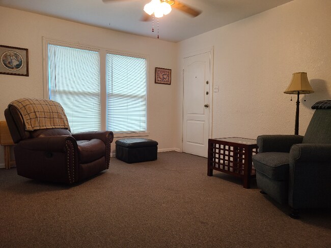 Photo - 641 Robinson St Unidad 3