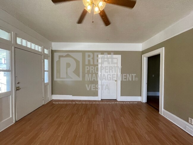 Photo - 1096 Hillyer Ave
