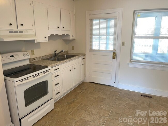 Photo - 1308 S Kings Dr