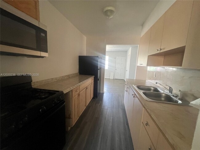 Photo - 740 NW 31st St
