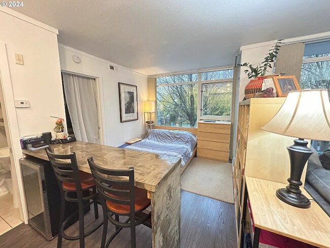 Photo - 533 NE Holladay St Unidad 202