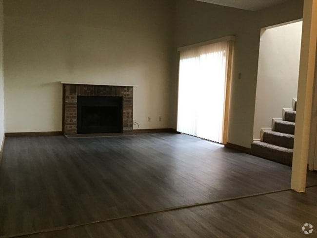 Building Photo - 2227 Madison Dr Rental