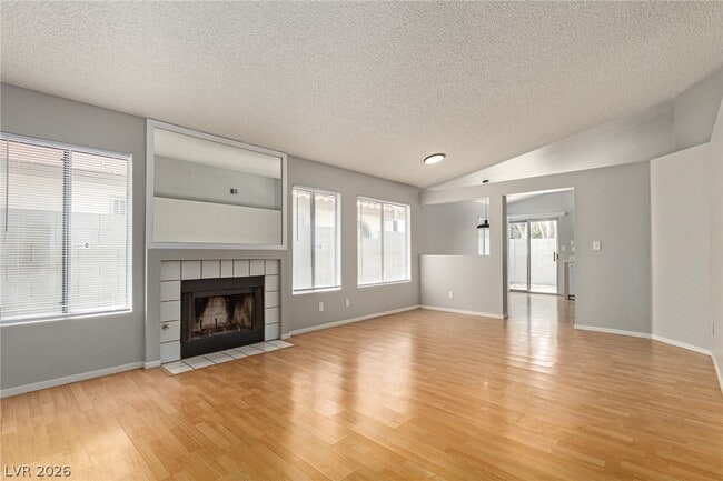 Photo - 2689 Rungsted St