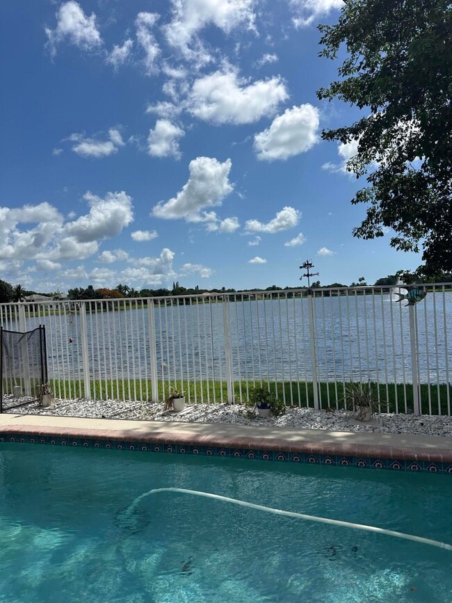 5220 NW 53rd Ave