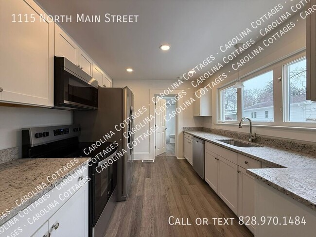 Photo - 1115 N Main St