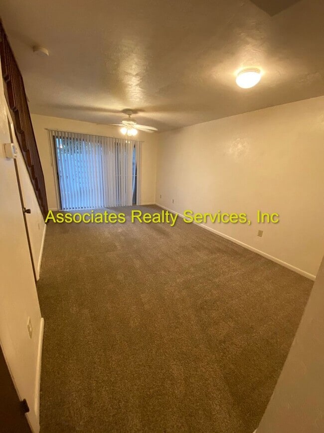 Photo - Cute Foxmoor 2/1.5 Townhome