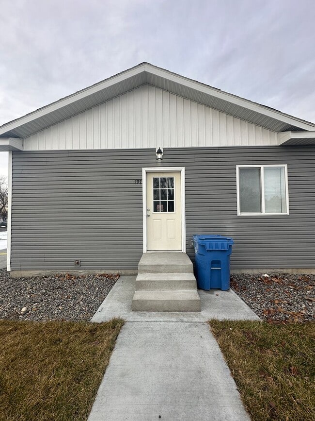 Building Photo - Brand New & Inviting 2 Bedroom, 2 Bathroom Unit in St. Anthony!