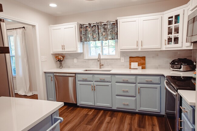 Photo - 584 Gordon Rd