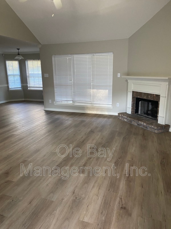 Photo - 2030 Ark Dr E