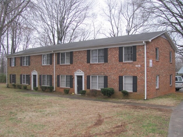 Photo - 1618 Summit Ave